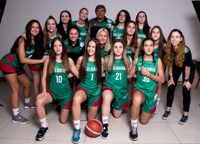 Официална фотосесия на националния отбор за момичета U16, 18.08.2022 / сн. ФИБА