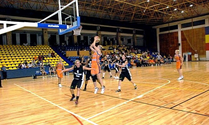 Спортна зала