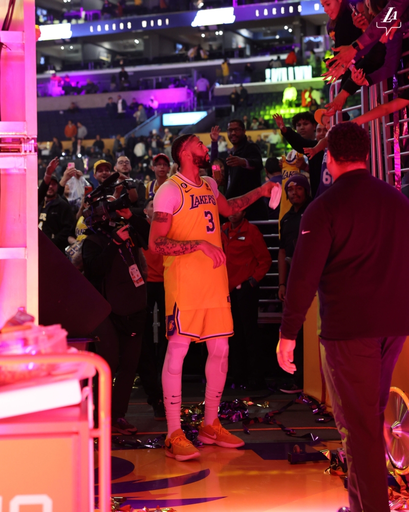 (сн. twitter.com/Lakers)